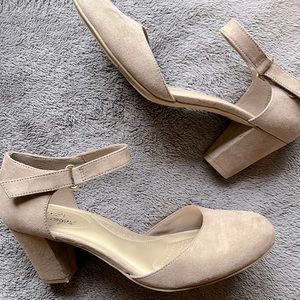 Nude Suede Pumps, size 9, good condition